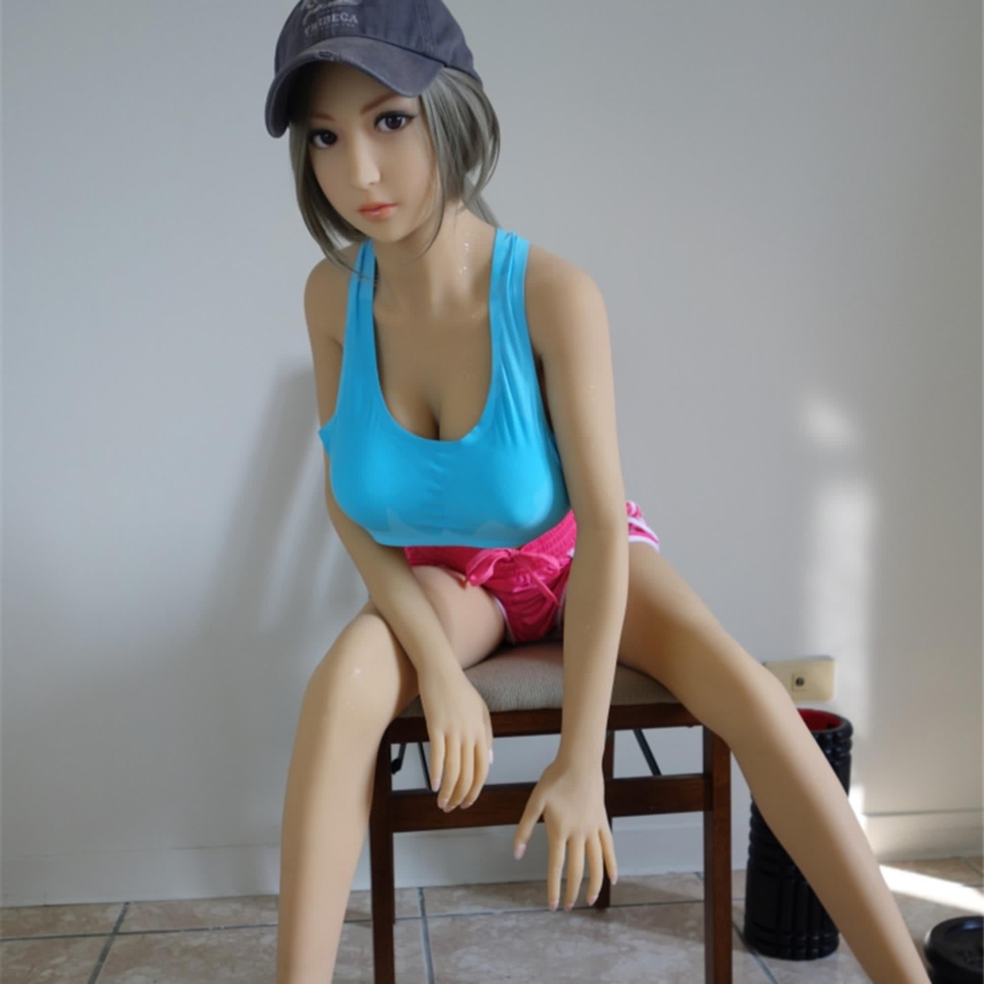 Real Doll Kim – 158 cm TPE-sexdocka från Doll King, frontvy