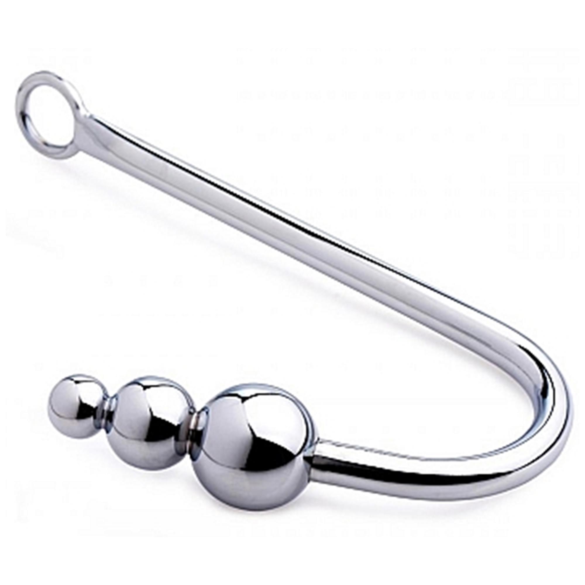 Steel Anal Hook with Beads från XR Brands – analkrok i rostfritt stål med tre bollar och ring i toppen